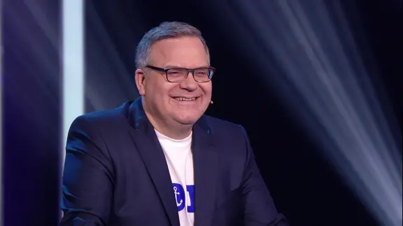 Elton moderiert die Sendung "Na siehste".