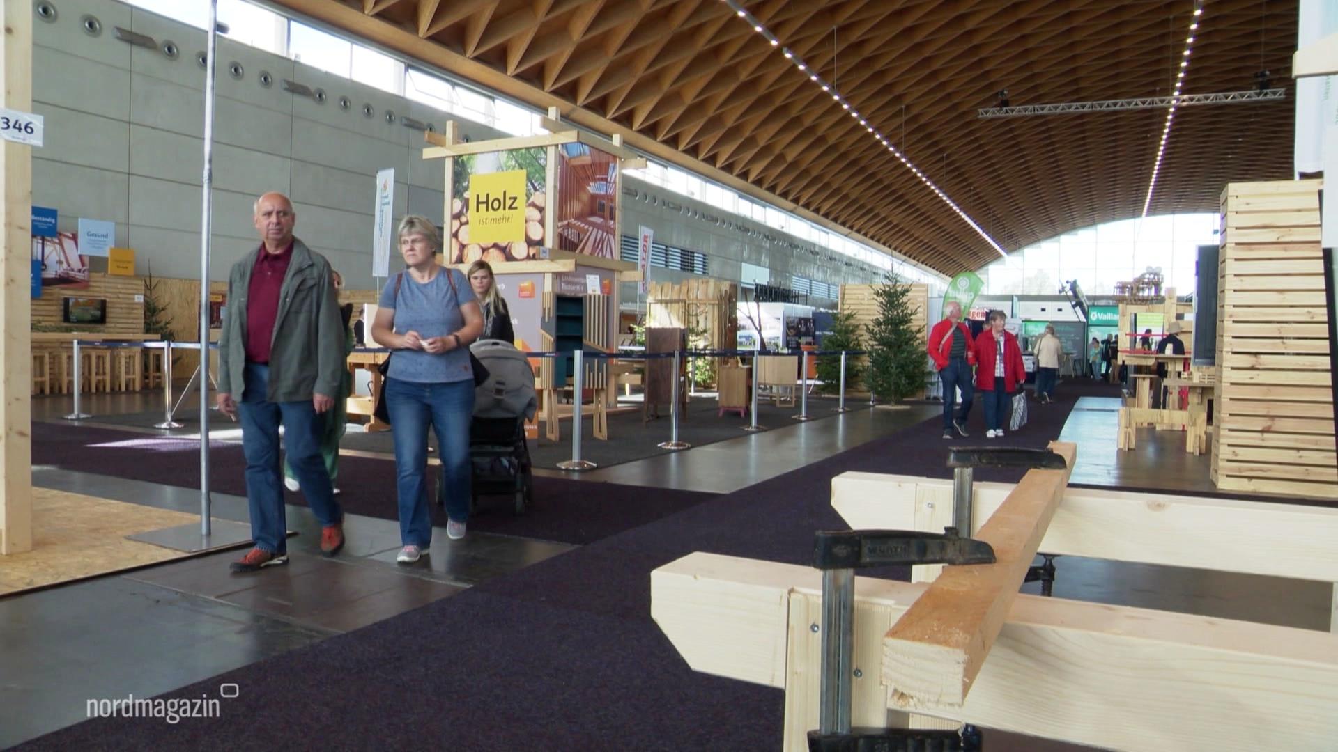 RoBau in Rostock: Die größte Baumesse des Landes gestartet