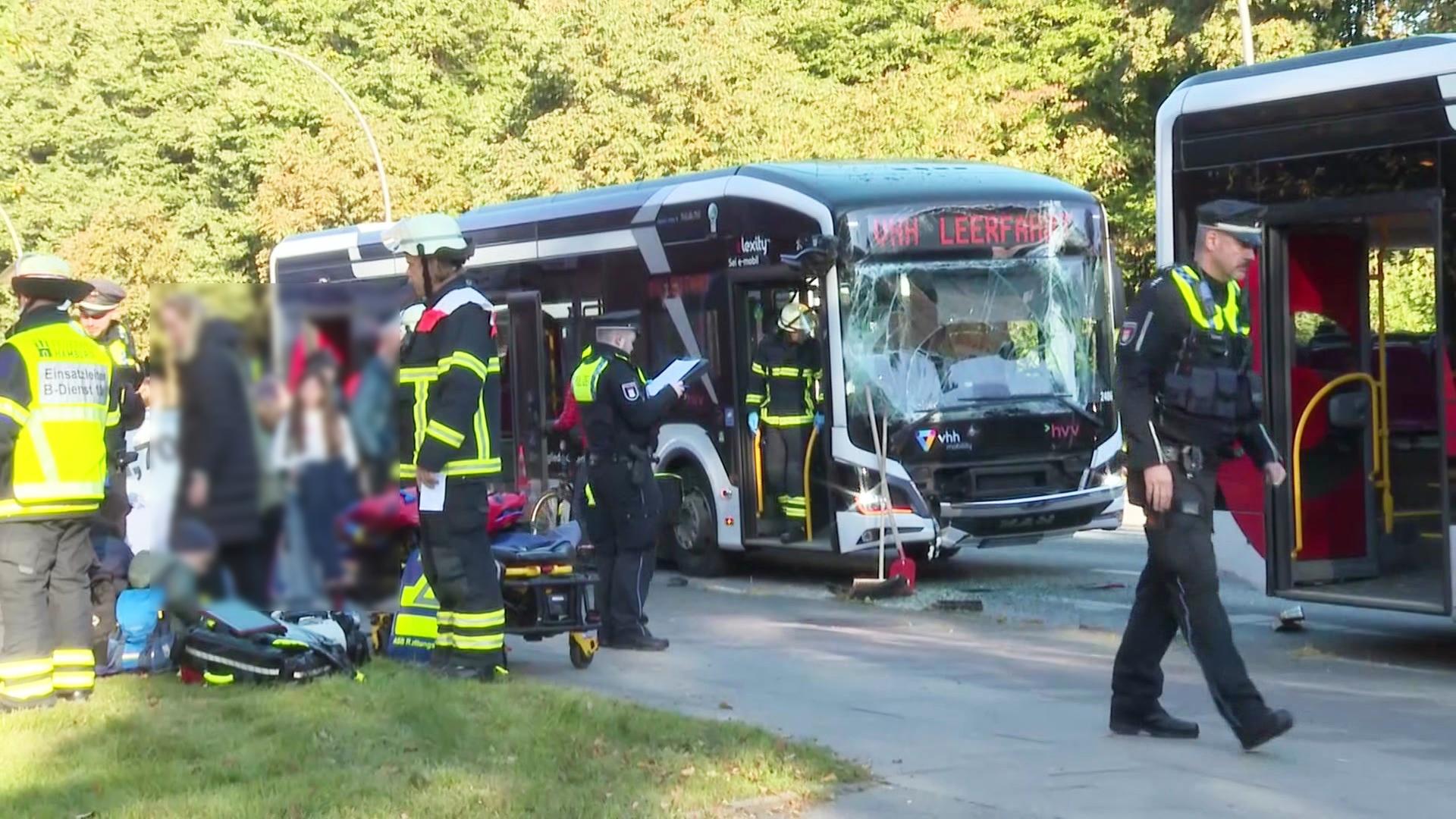 Zwei Linienbusse kollidieren in Hamburg: Mehrere Verletzte