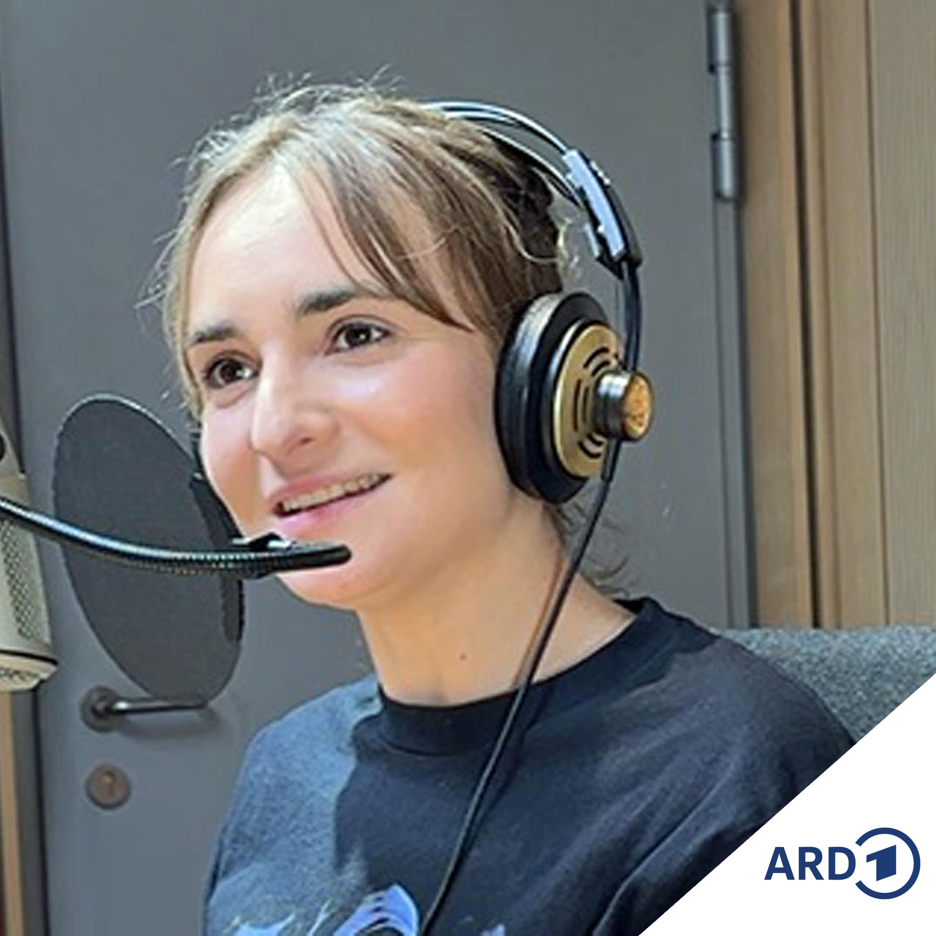Lena Brasch inszeniert "Gewässer im Ziplock" in Hannover episode artwork
