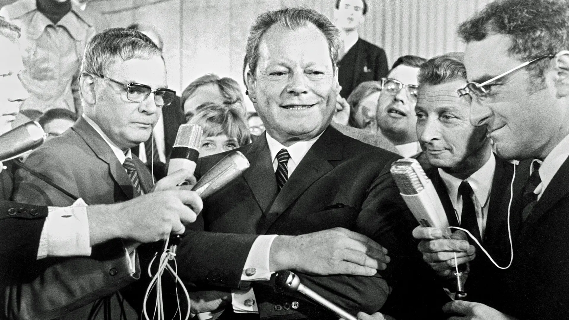 Willy Brandt: Kanzler, Weltbürger - Friedensnobelpreisträger | ndr.de