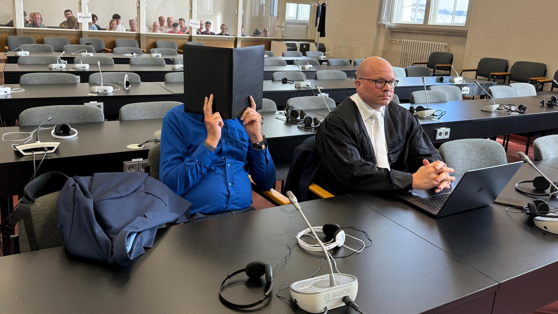 Befreiung von Corona-Maskenpflicht: Hamburger Arzt verurteilt Befreiung von Corona-Maskenpflicht: Hamburger Arzt verurteilt
