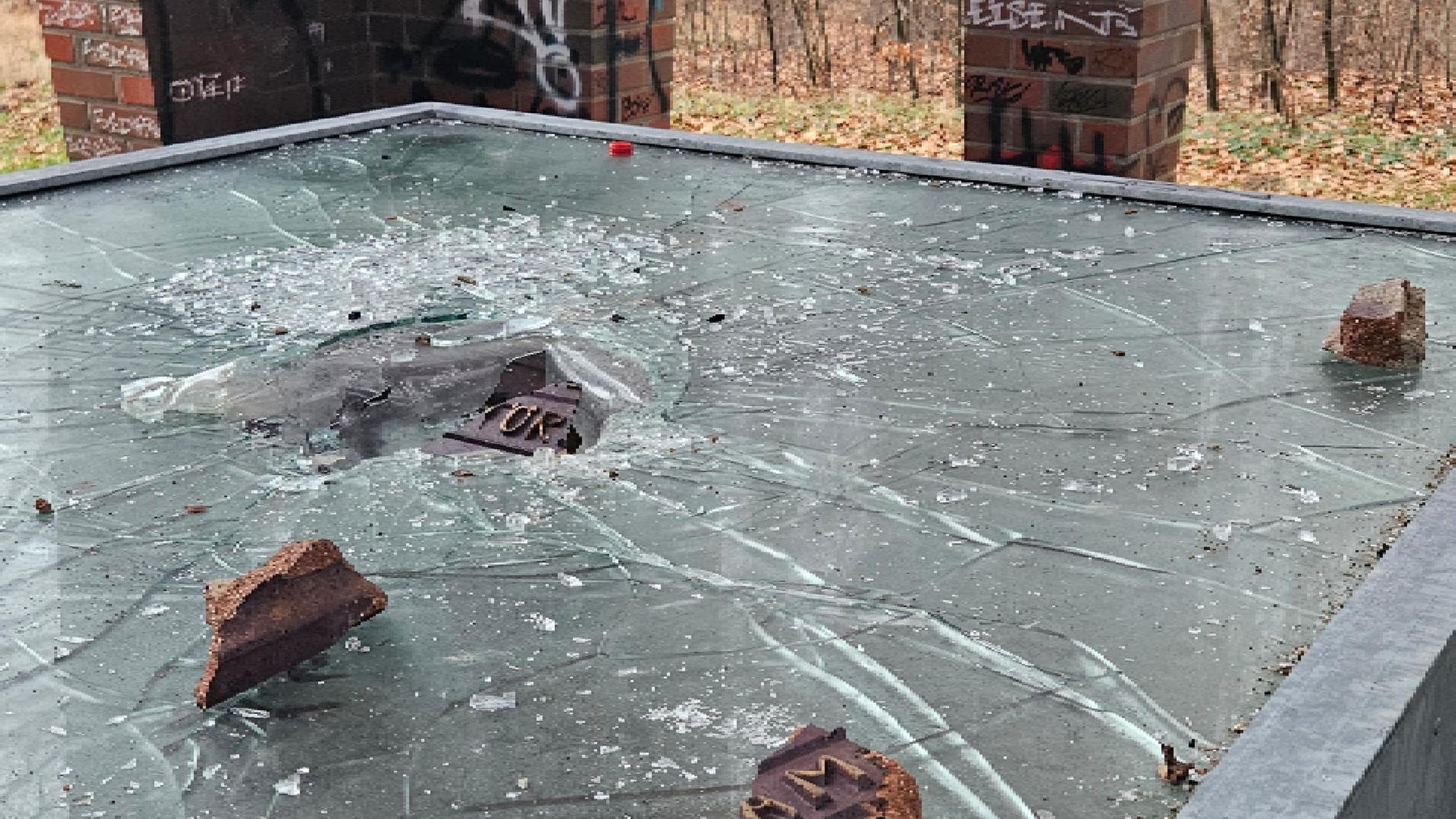 Bad Doberan: Ehrenmal für Weltkriegs-Gefallene beschädigt