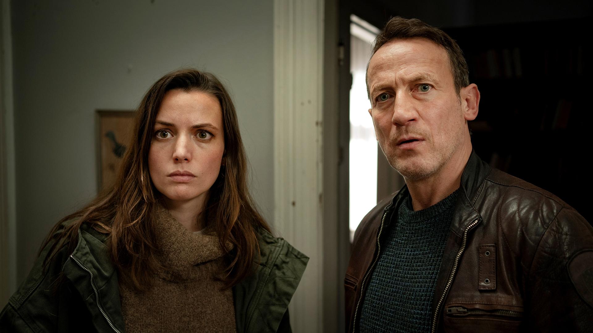 Die niederländische Ermittlerin Lynn de Baer (Gaite Jansen) und Bundespolizist Falke (Wotan Wilke Möhring) ermitteln. |  NDR/Georges Pauly,