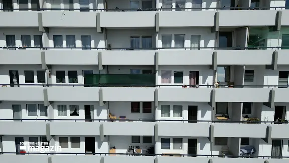 Ein großes Wohnhaus.