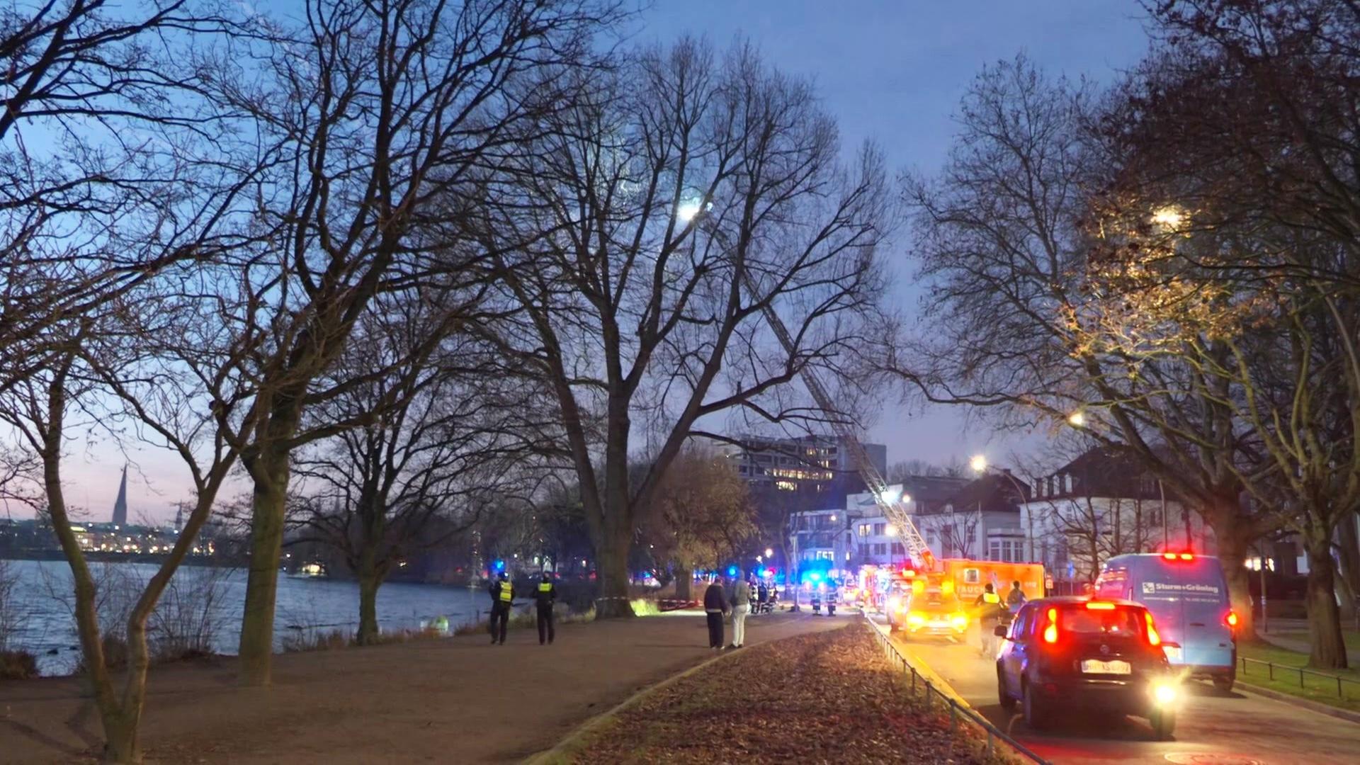Rettungseinsatz: Ruderboote kollidieren auf der Alster in Hamburg