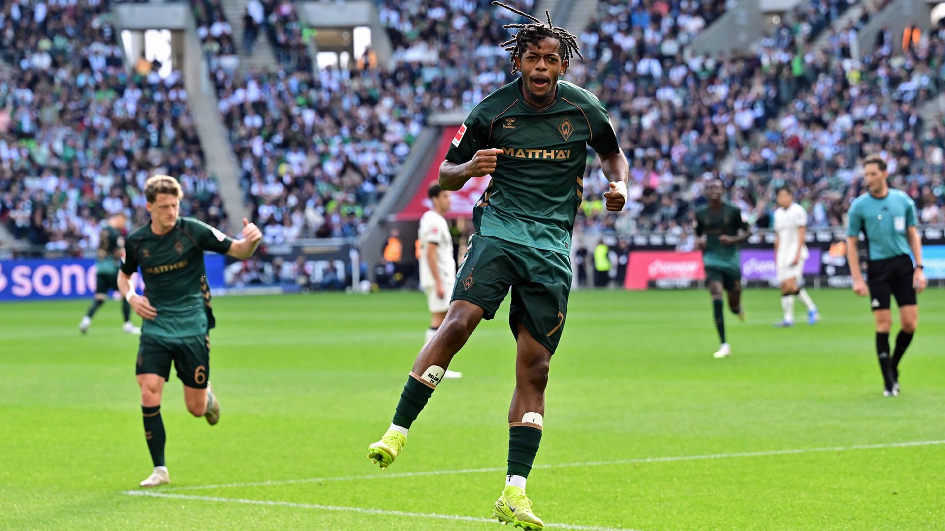 Bremens Samuel Mbangula bejubelt seinen Treffer | picture alliance/fohlenfoto/RHR-FOTO