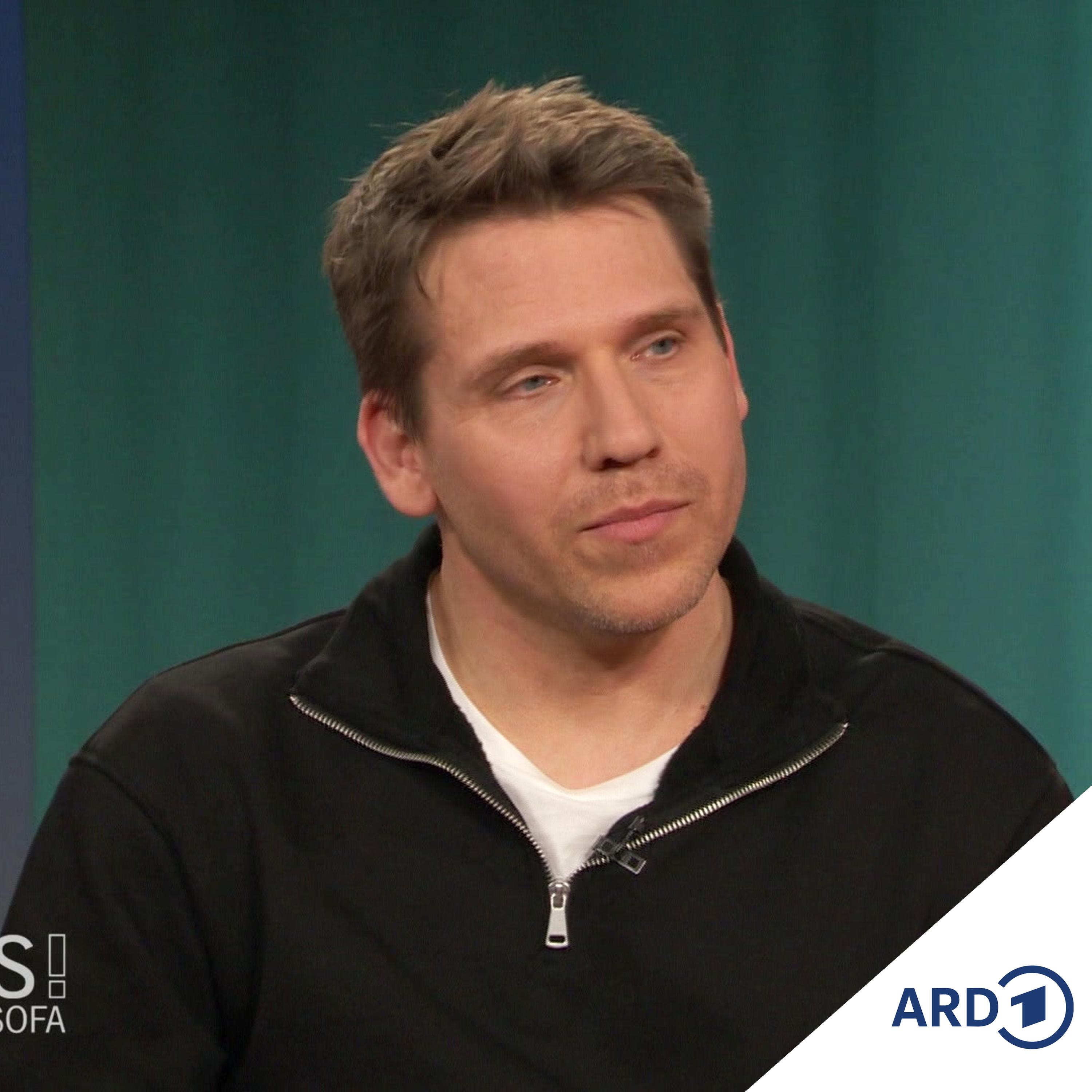 Schauspieler Hanno Koffler auf dem Roten Sofa