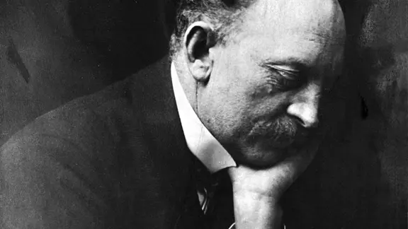 Der deutsche Maler und Graphiker Emil Nolde (Porträtfoto, um 1917) | picture-alliance / akg-images Der deutsche Maler und Graphiker Emil Nolde (Porträtfoto, um 1917)