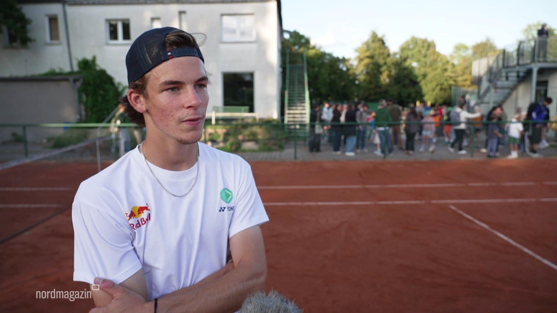 Tennistalent Niels McDonald auf Stippvisite in Schwerin
