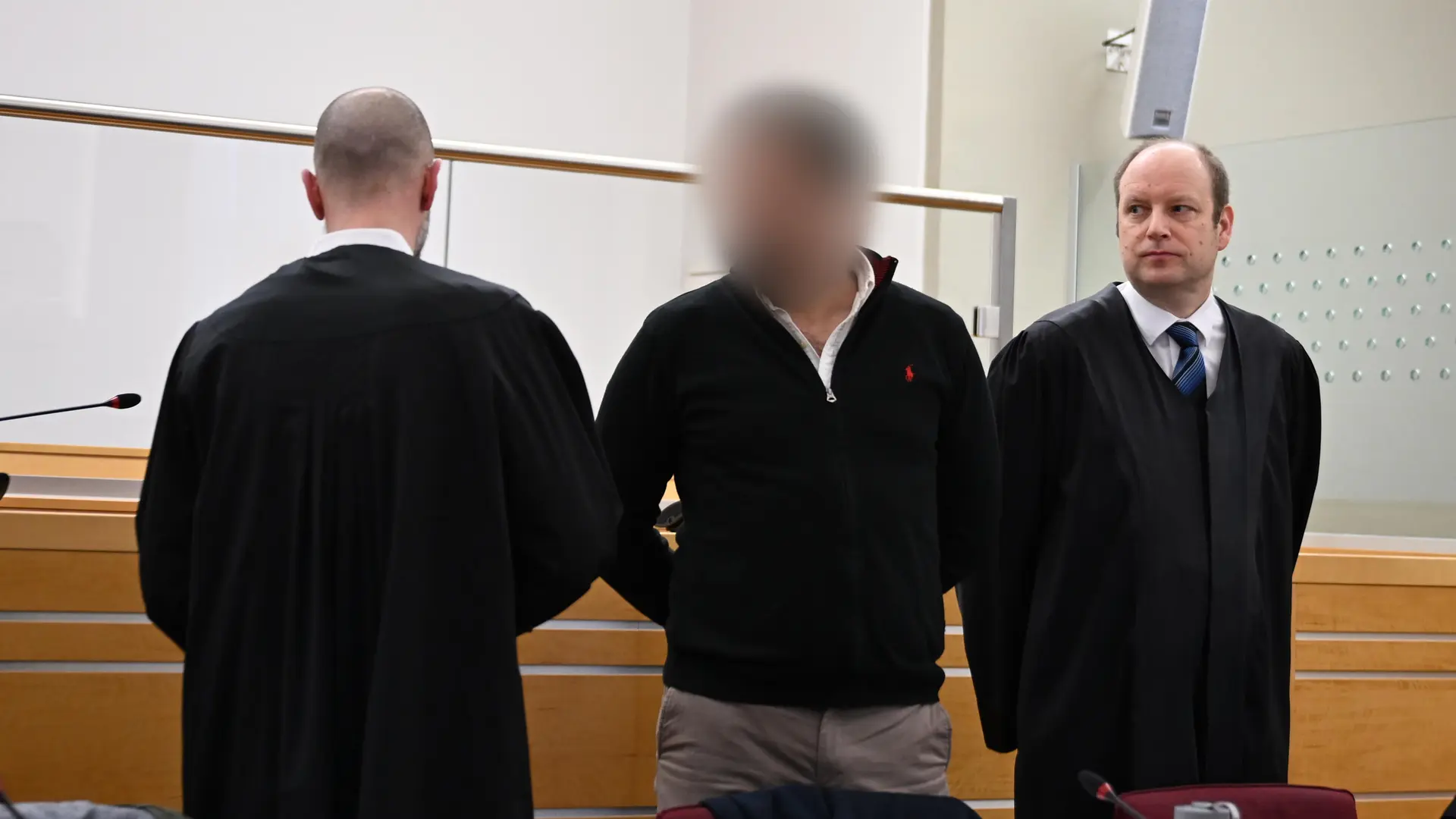 Informant für Kokainbande? Angeklagter Staatsanwalt gesteht Taten