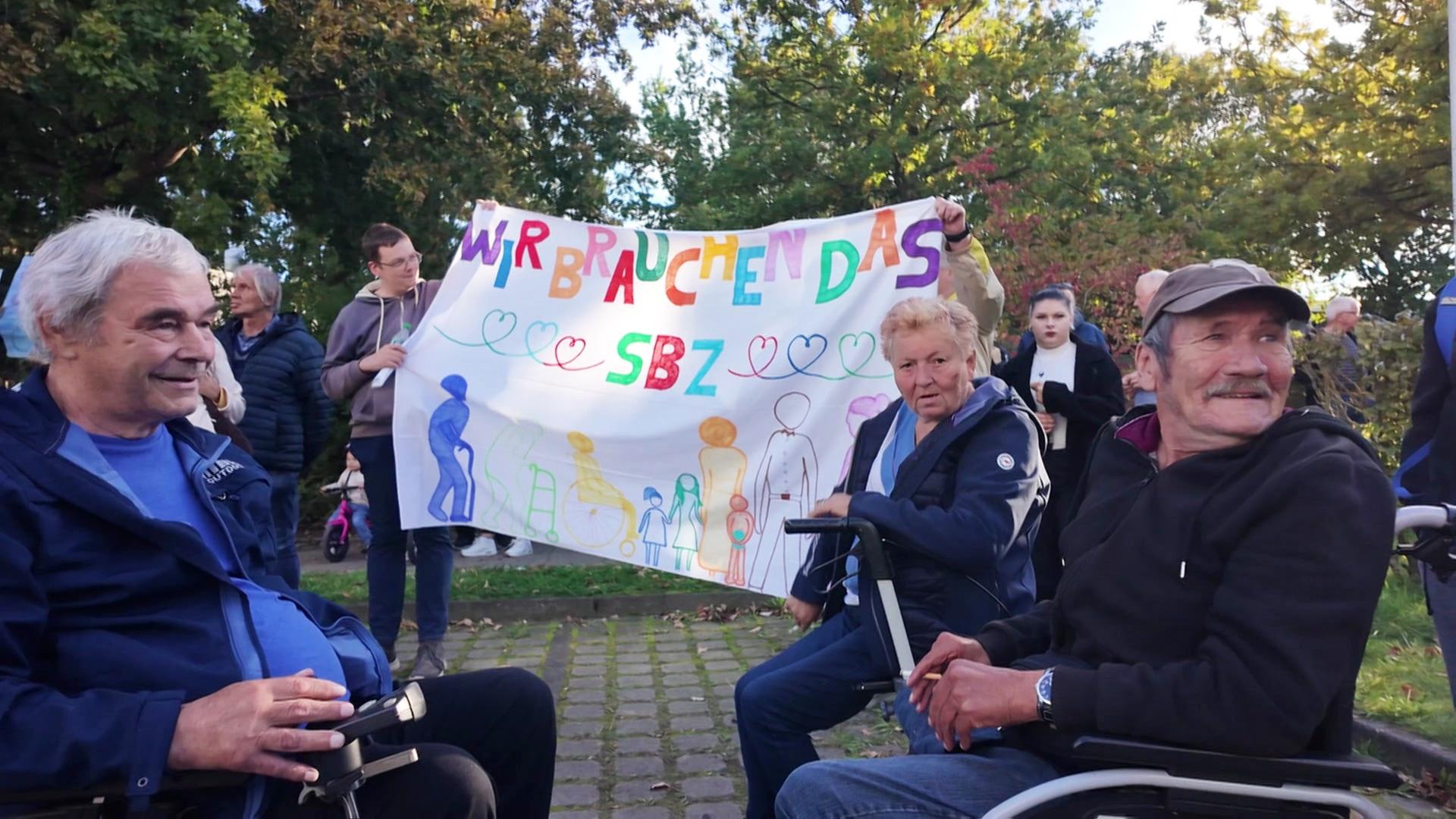 Demonstration für Begegnungszentrum und Jugendclub in Bergen. | Screenshot