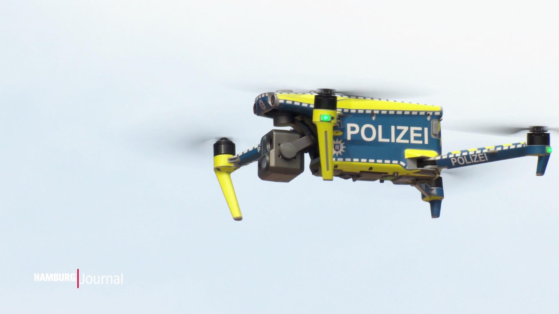 Eine Drohne der Polizei in der Luft. | Screenshot