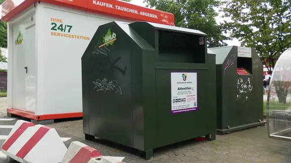Ein neuer Altkleidercontainer der Stadtreinigung Hamburg.