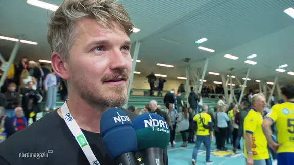 Der Trainer des HC Empor Rostock, Nicolj Andersson, im Interview nach dem Spiel