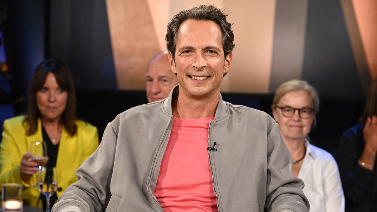 Der Moderator und Reporter Jo Hiller ist zu Gast in der NDR Talk Show am 5. September 2025.