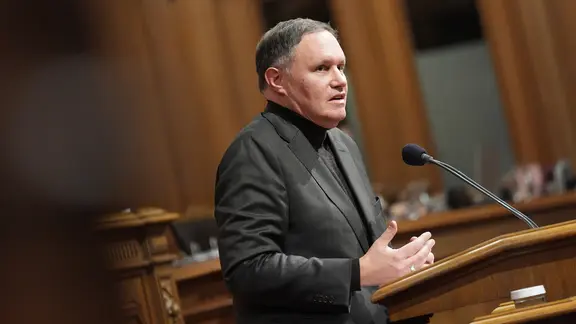 Carsten Brosda steht am Rednerpult