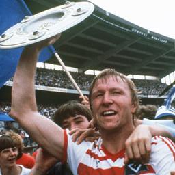 Horst Hrubesch feiert 1983 die deutsche Meisterschaft.