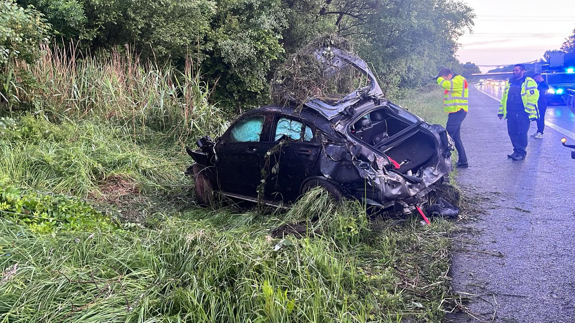 A23: Fahrer hat Glück bei schwerem Unfall