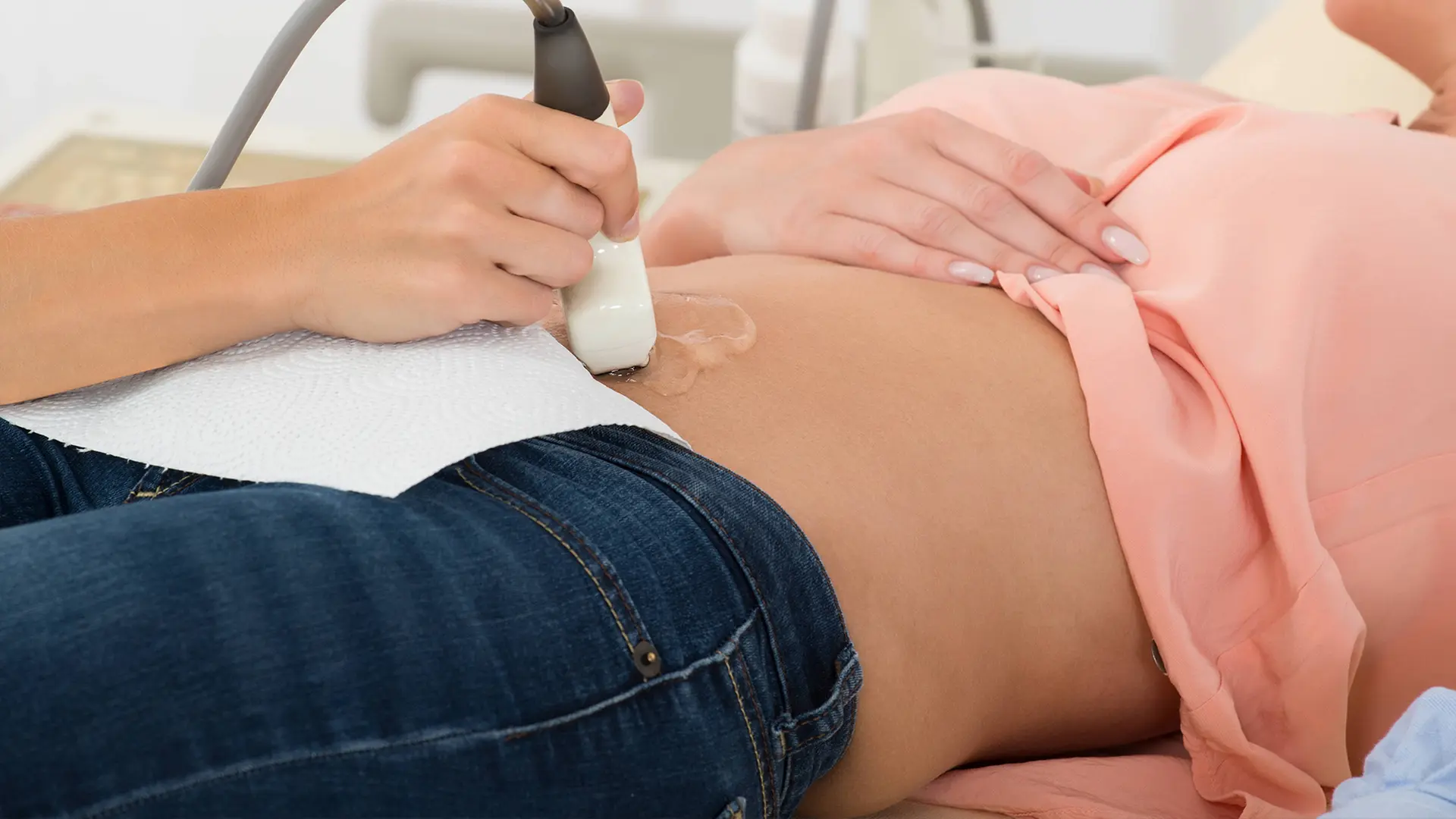 Schwangerschaftsabbruch: Unterstützung der Frau oder Schutz des ungeborenen Lebens?