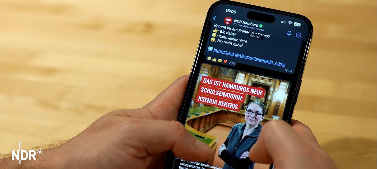 Ein Smartphone mit dem WhatsApp Channel von NDR Hamburg. | NDR Ein Smartphone mit dem WhatsApp Channel von NDR Hamburg.
