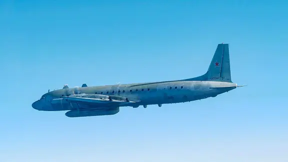 Eine russische IL-20 "Coot-A" über der Ostsee. Wegen einer solchen Maschine stieg am 16. Februar eine Eurofighter-Alarmrotte von Laage aus auf. (Bildquelle: Luftwaffe) | Luftwaffe, Luftwaffe Eine russische IL-20 "Coot-A" über der Ostsee. Wegen einer solchen Maschine stieg am 16. Februar eine Eurofighter-Alarmrotte von Laage aus auf. (Bildquelle: Luftwaffe)