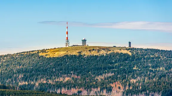 Blick auf den Brocken-Gipfel im Harz.