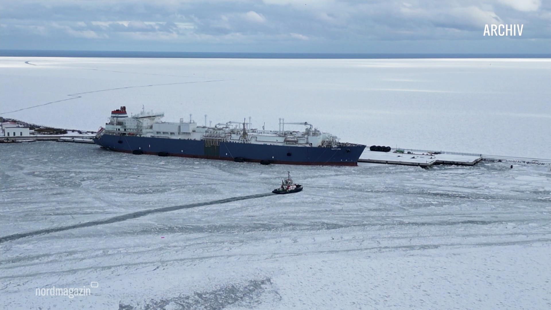 Eisbrecher "Neuwerk" defekt im Rostocker Hafen