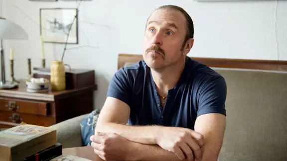 Schotty (Bjarne Mädel) hat die ultimative Idee zur Stressbewältigung.