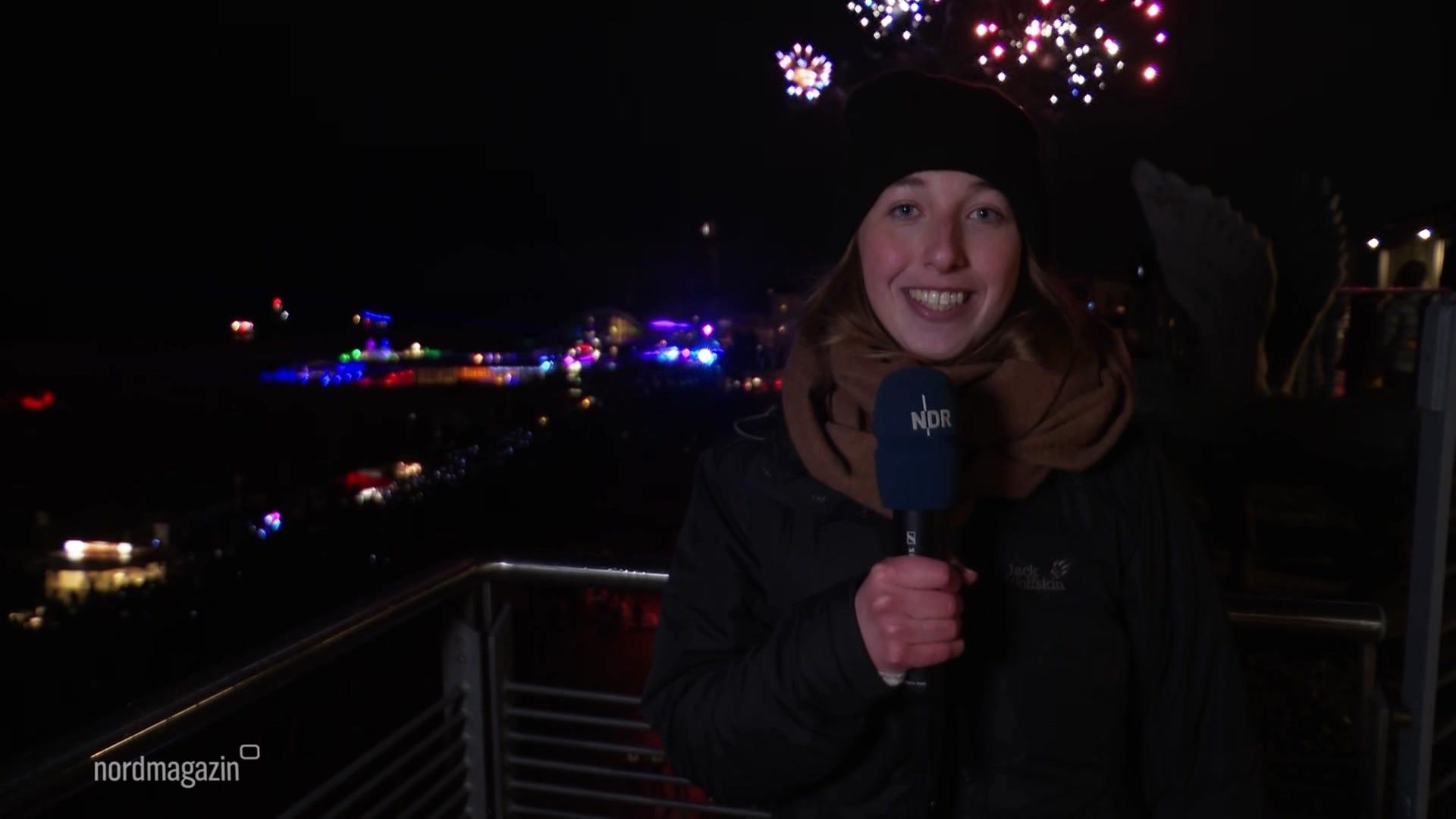 Warnemünder Turmleuchten bei Sturm und Regen