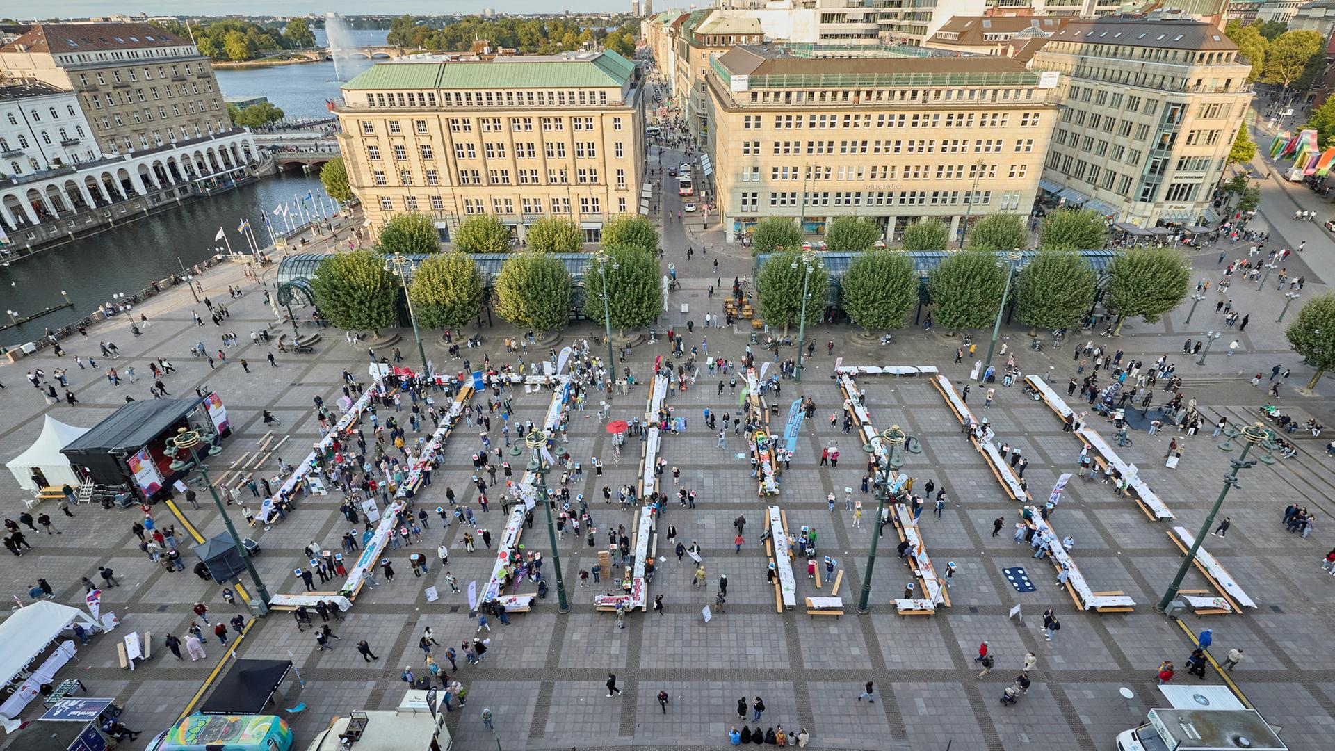 Hamburger Stiftungstage mit langer Tafel für Demokratie