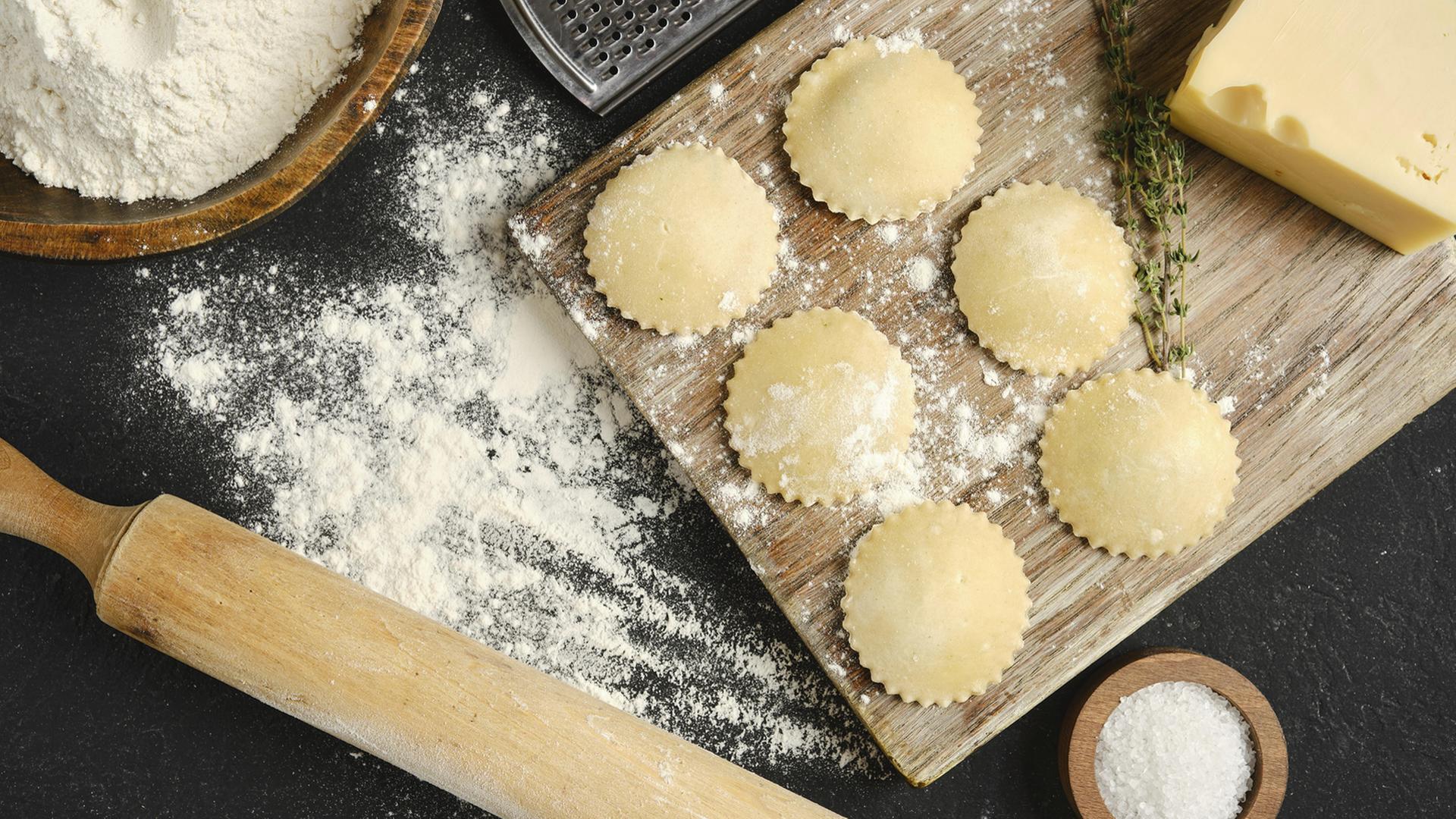 Teigtaschen mit Entenfllung in wrziger Brhe