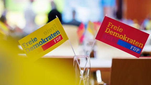 Fähnchen mit FDP-Aufdruck
