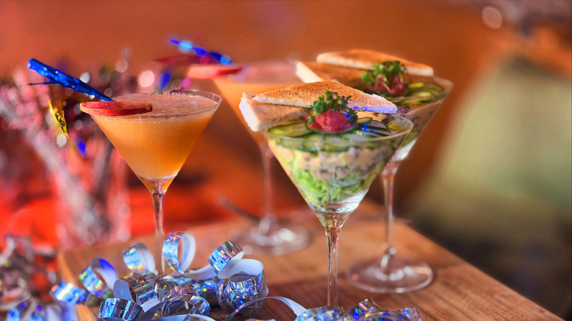 Ein Mixgetränk und ein Krabbencocktail | NDR