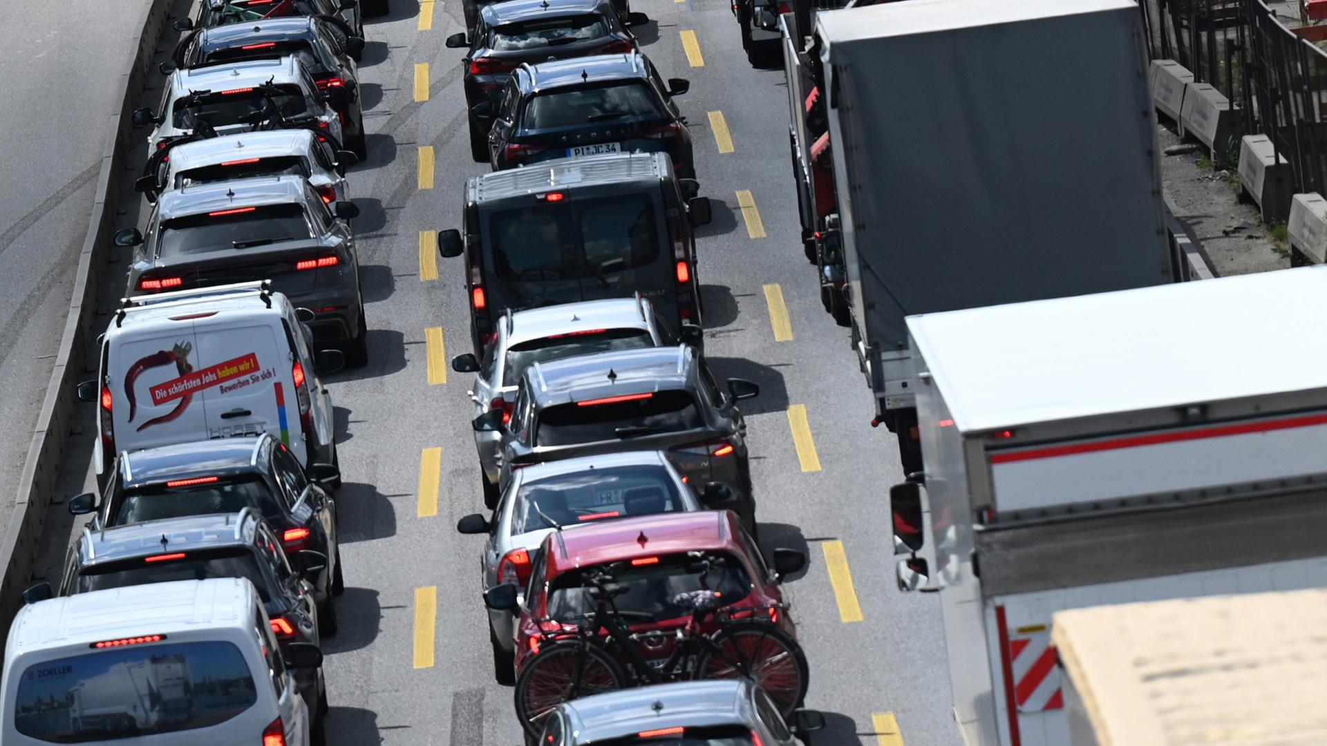 Ferien im Norden: Lange Staus auf den Autobahnen