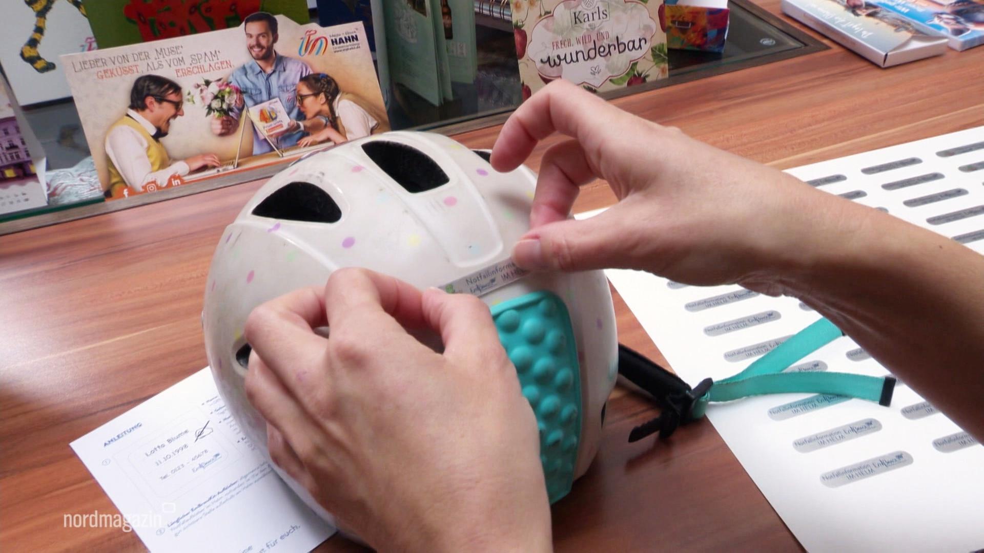 Informationen für Ersthelfer: Ein Aufkleber soll Leben retten