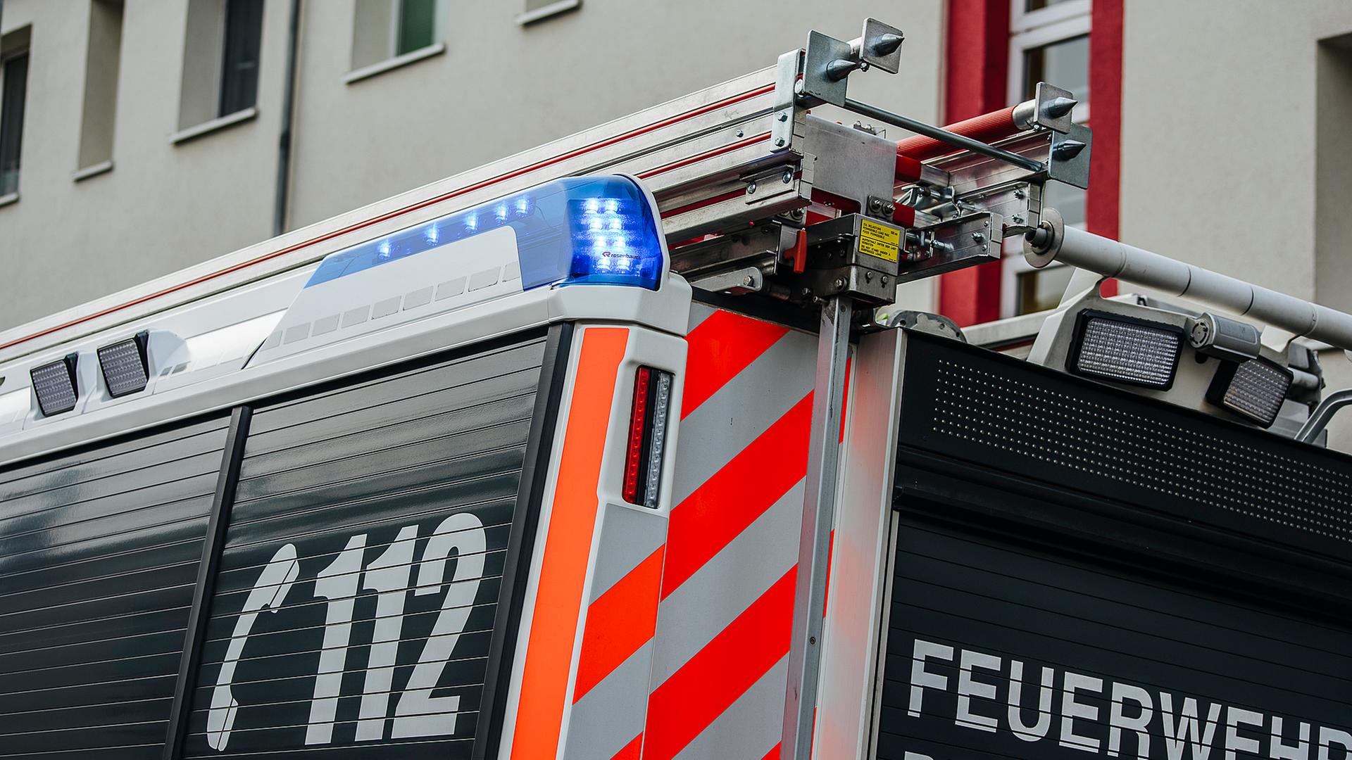 Wismar: Vier Menschen bei Brand in Mehrfamilienhaus verletzt