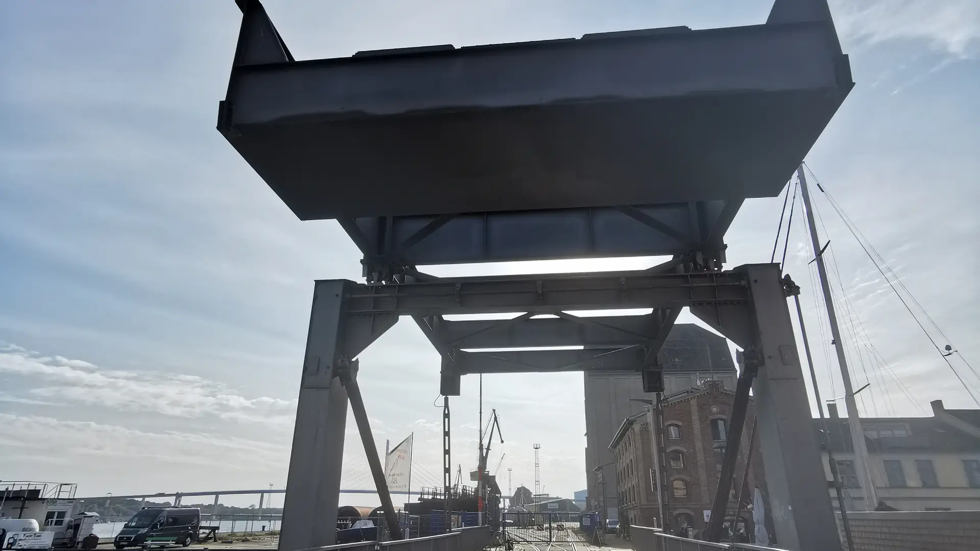 Stralsund: Herbst-Wartung der Kanalbrücken | ndr.de