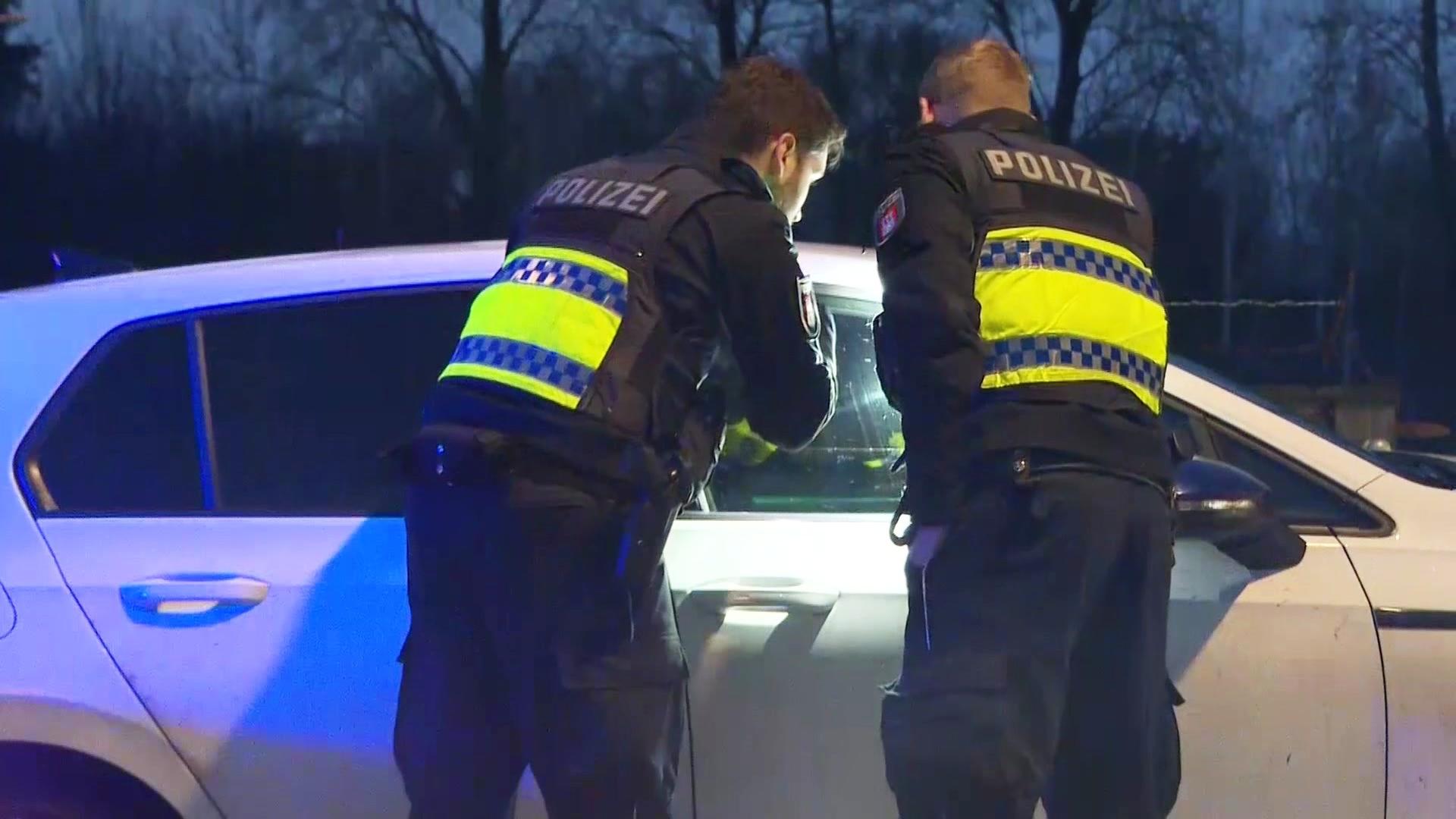 Verfolgungsjagd endet in Jenfeld abrupt – Fahrer ist flüchtig