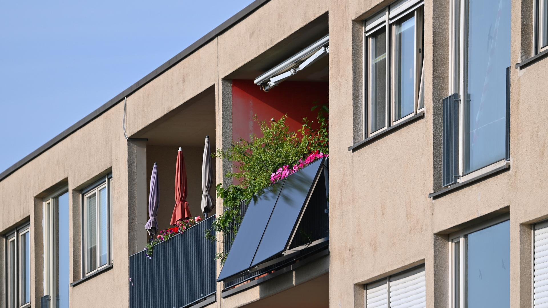 Balkonkraftwerke: Hamburg unterstützt ärmere Haushalte