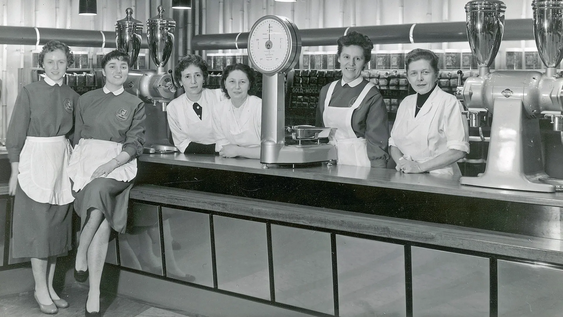 Tchibo eröffnet 1955 erste Filiale in Hamburg