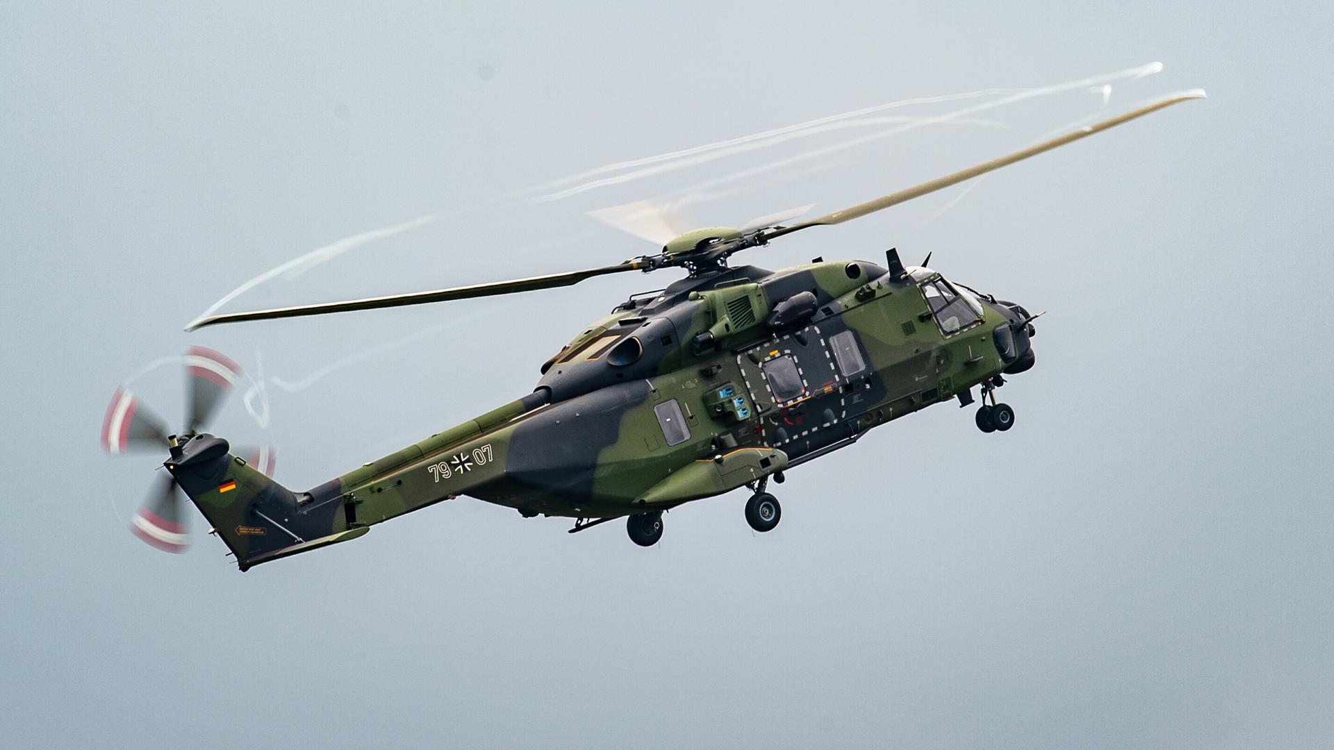 Waldbrand in der Eifel: Löschhubschrauber aus Niedersachsen dabei