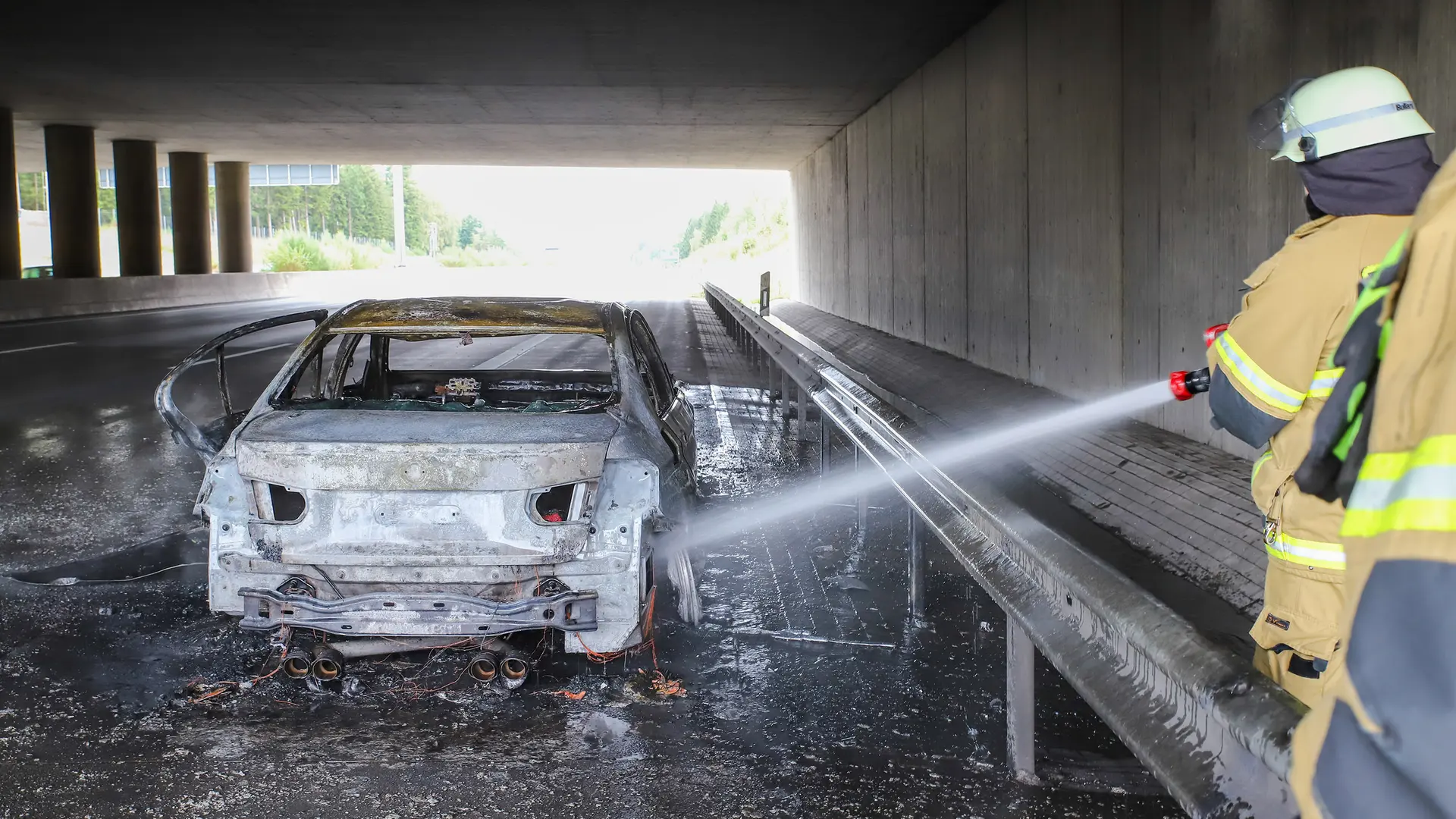 A7: Brennendes Auto verursacht Sperrung in beide Richtungen | ndr.de