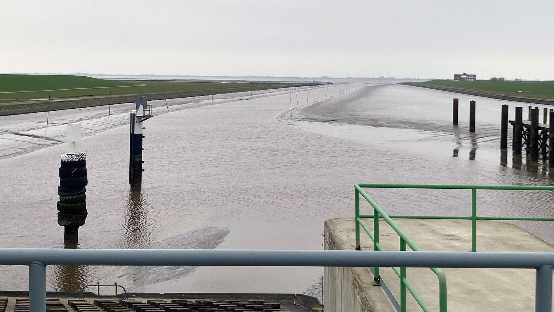 Zu viel Schlick: Zufahrt zum Husumer Hafen wird ausgebuddelt
