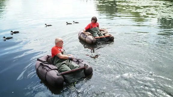 Theresa Pöhls moderiert vom Belly-Boot.