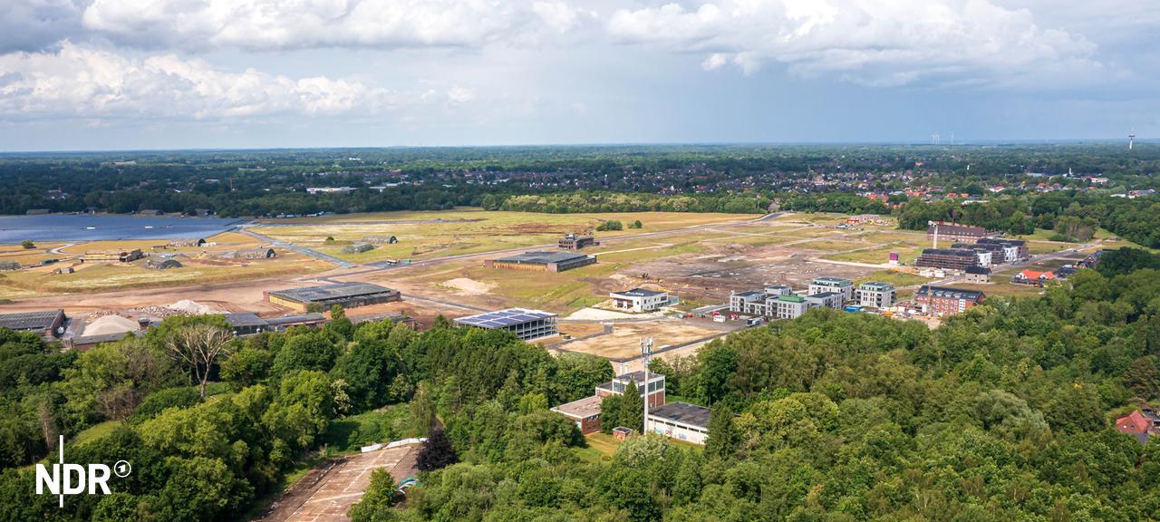 Das Gelände des ehemaligen Fliegerhorsts Oldenburg aus der Luft. | picture alliance / dpa | Sina Schuldt, Sina Schuldt Das Gelände des ehemaligen Fliegerhorsts Oldenburg aus der Luft.