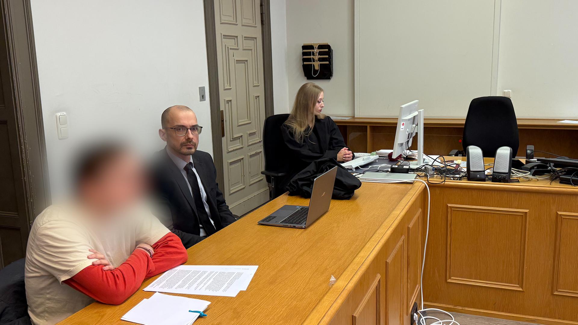 Klima-Blockade am Hamburger Flughafen: Gericht verwarnt Angeklagten