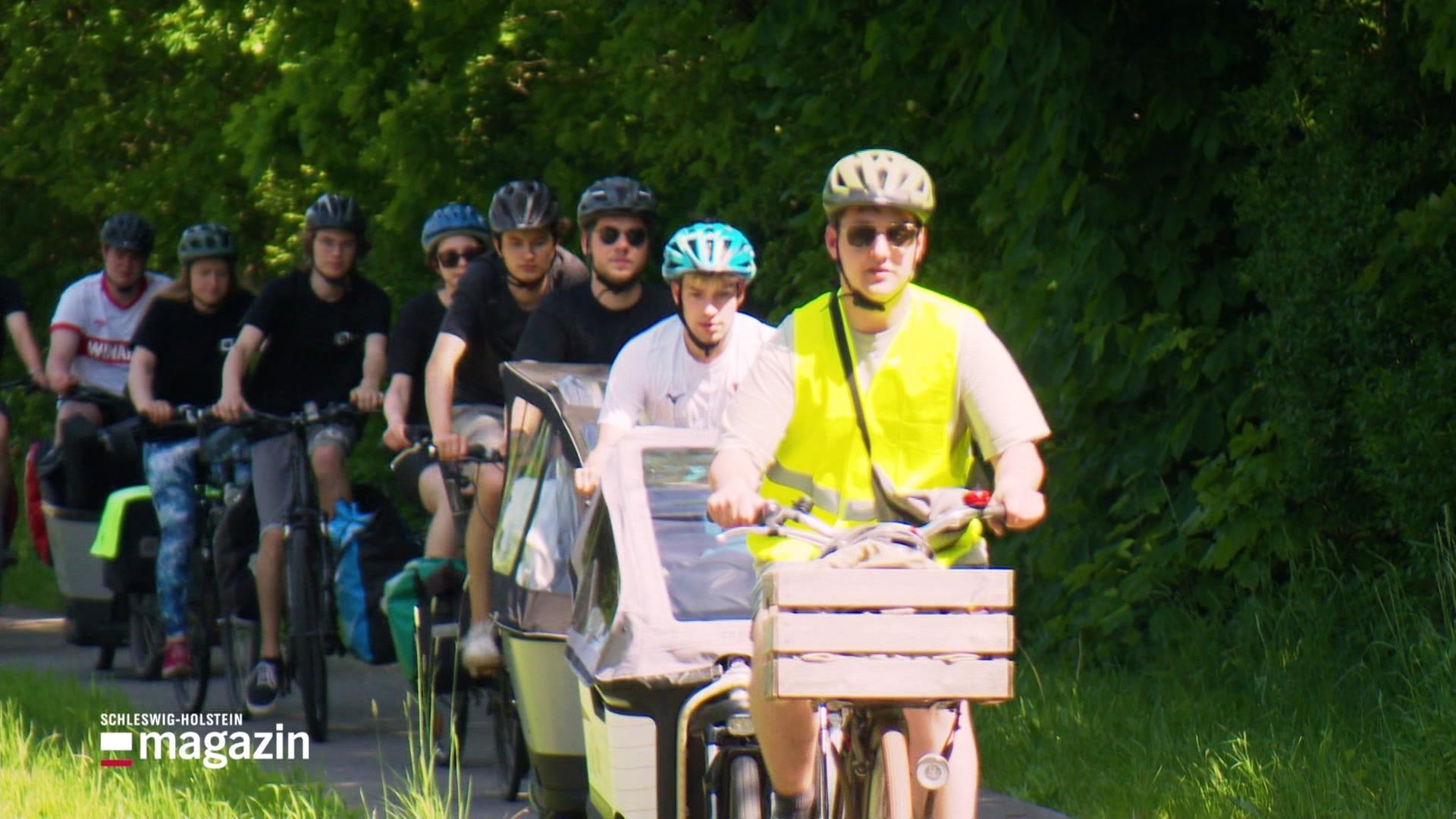 Ein Musik-Ensemble auf Radtour