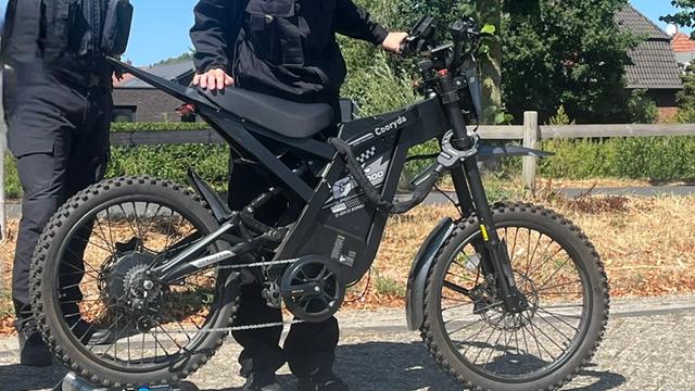 abus fahrradhelm grau Pedelec 2.0 Ace Grauer Helm mit Rücklicht für Citybike Zahlungsoption:Einmalig (10% sparen) Category:E Bike_Shimano Cues 11 36 Zähne Bonanzarad – Wikipedia