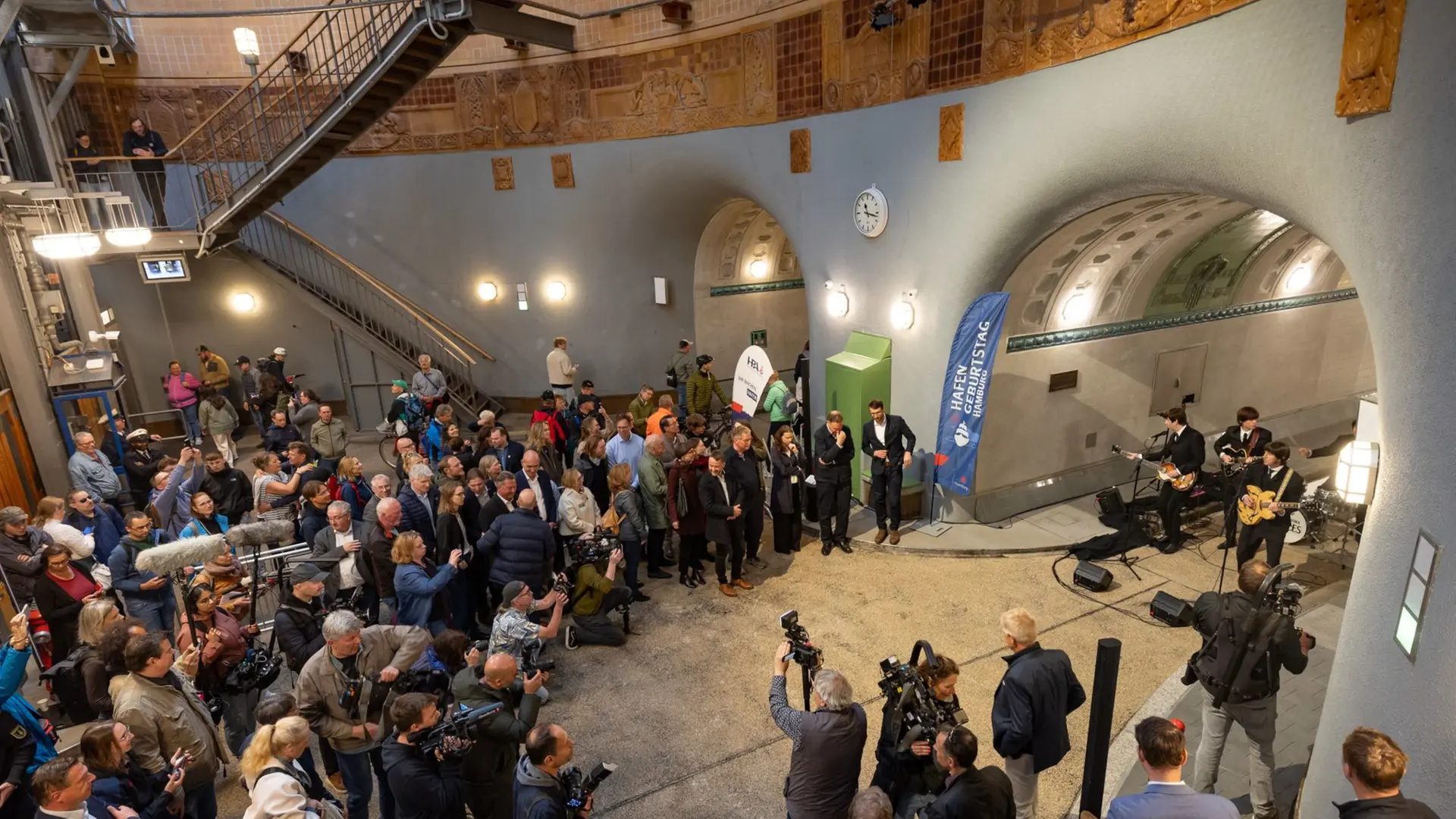 Alter Elbtunnel: Weströhre öffnet mit neuer Wege-Trennung